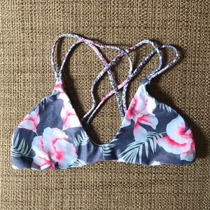 Stone Fox Swim Top Size M COMES W FREE BOTTOMS